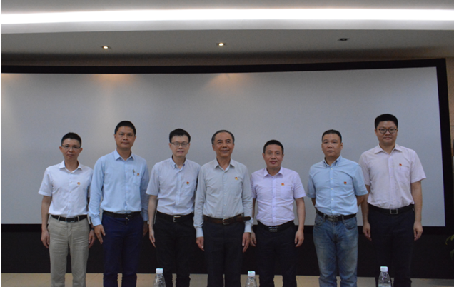 中国共产党248cc永利集团新一届委员会委员合影