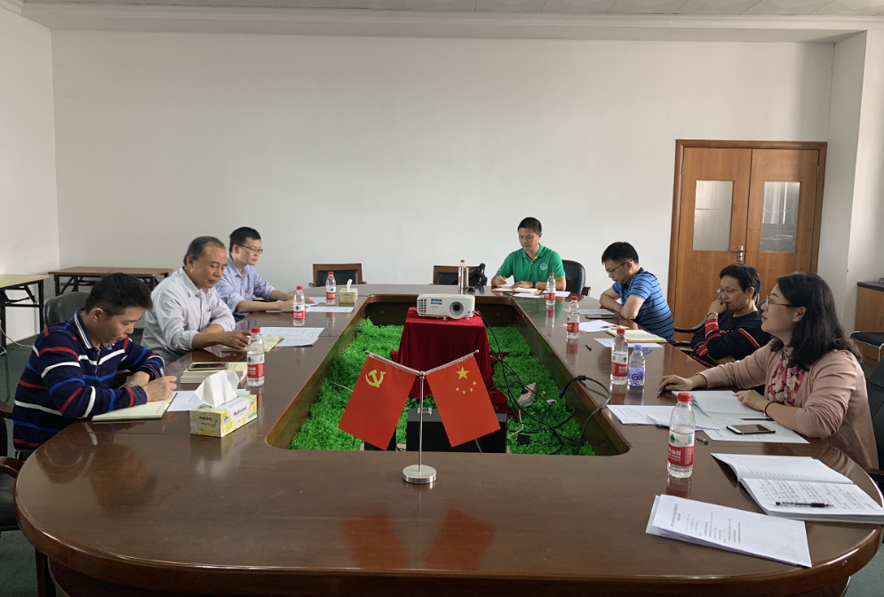 学院领导班子成员对照党章党规找差距