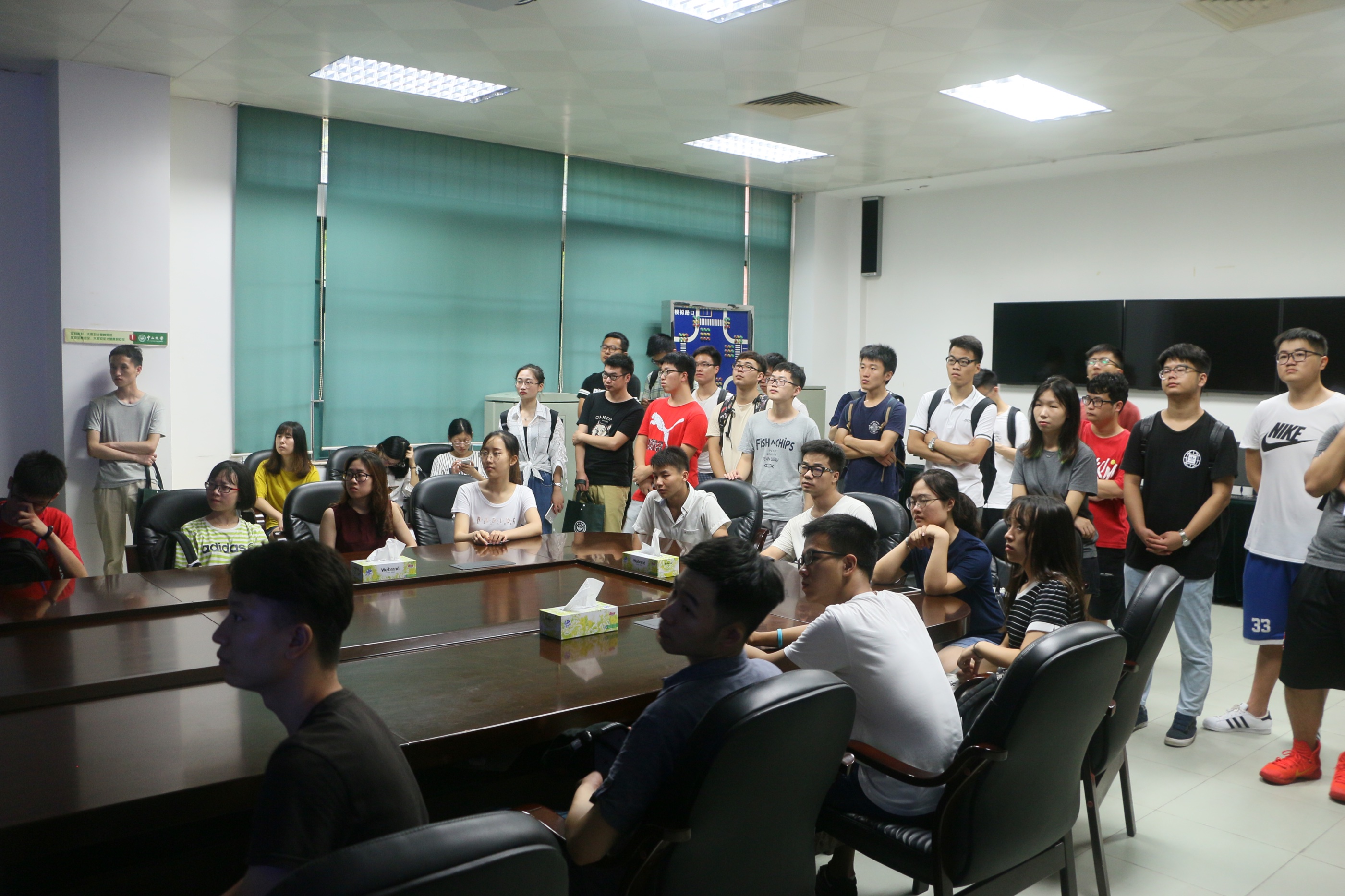 营员们参观我院科研实验室