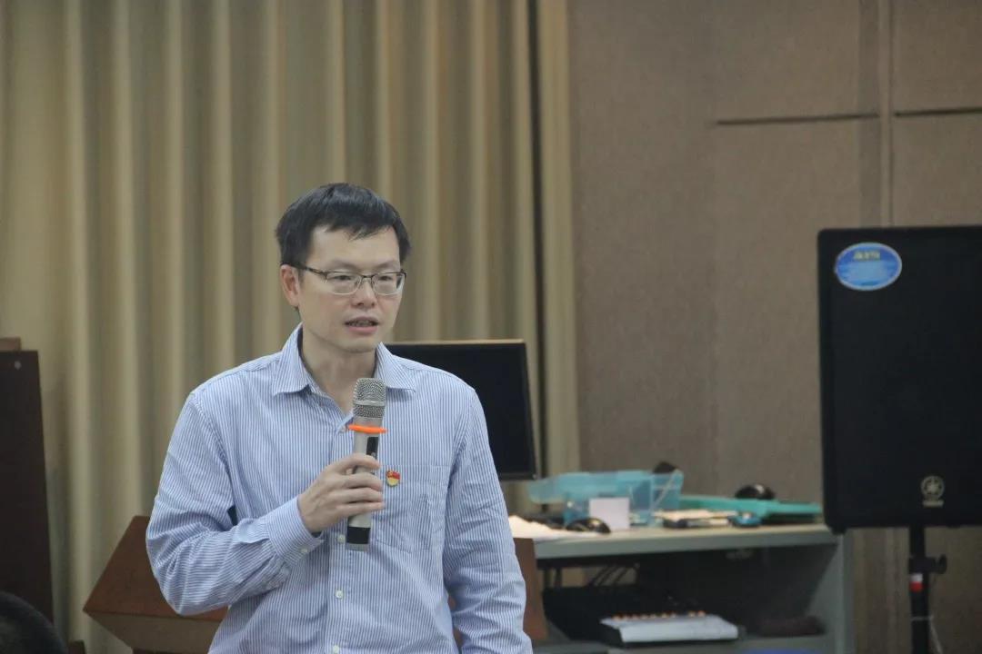 蔡铭副院长与同学们交流